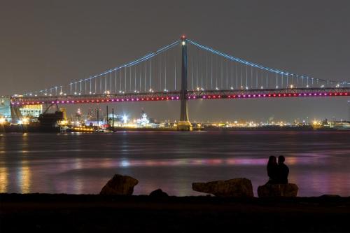 Lovers by the water - Philadelphia PA